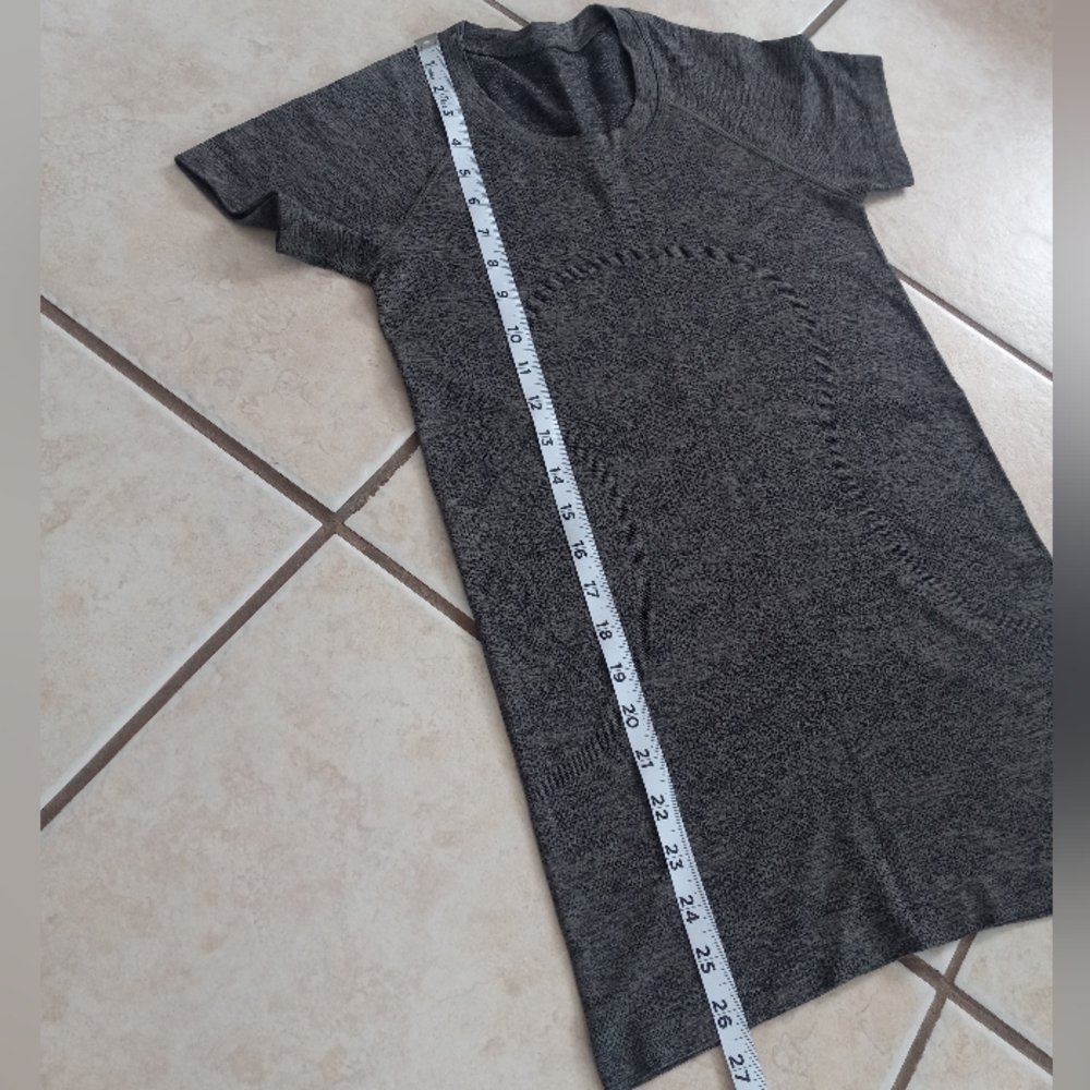 Lululemon Swiftly Short Sleeve 2.0 Crew Variegated Mesh Camo Black/ Grey Sage 6 - Picture 12 of 15